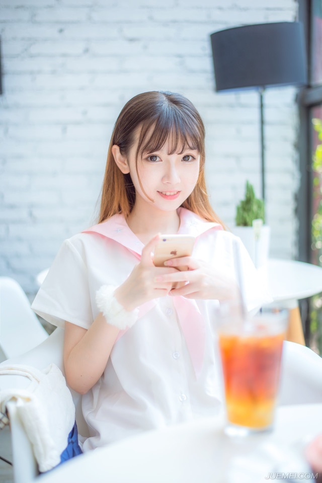 “将军，会不会是荆州军的诡计？”一名校尉小声提醒道。